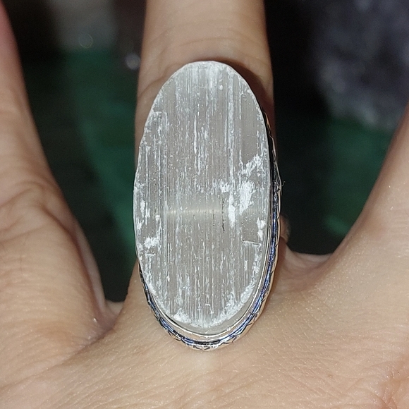 Oval Rough Cut Selenite Ring Size 7 - Picture 4 of 6